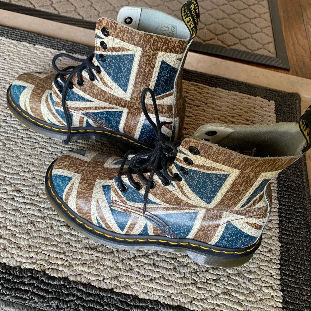 Dr. Martens Pascal Virginia Union Jack British Flag boots.  Size US 7.